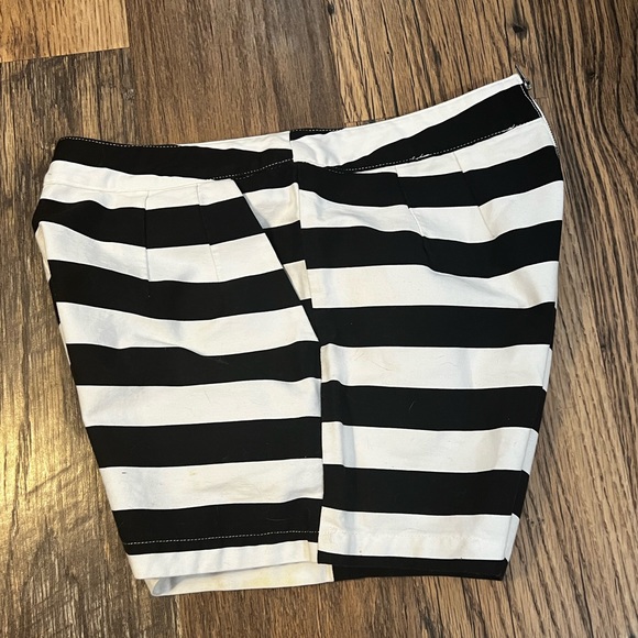 Ellison Womens Striped High-Waisted Shorts Size M. - Picture 3 of 5